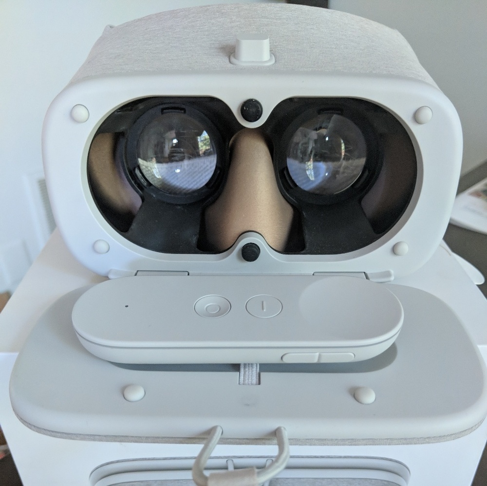 Google Daydream View VR headset